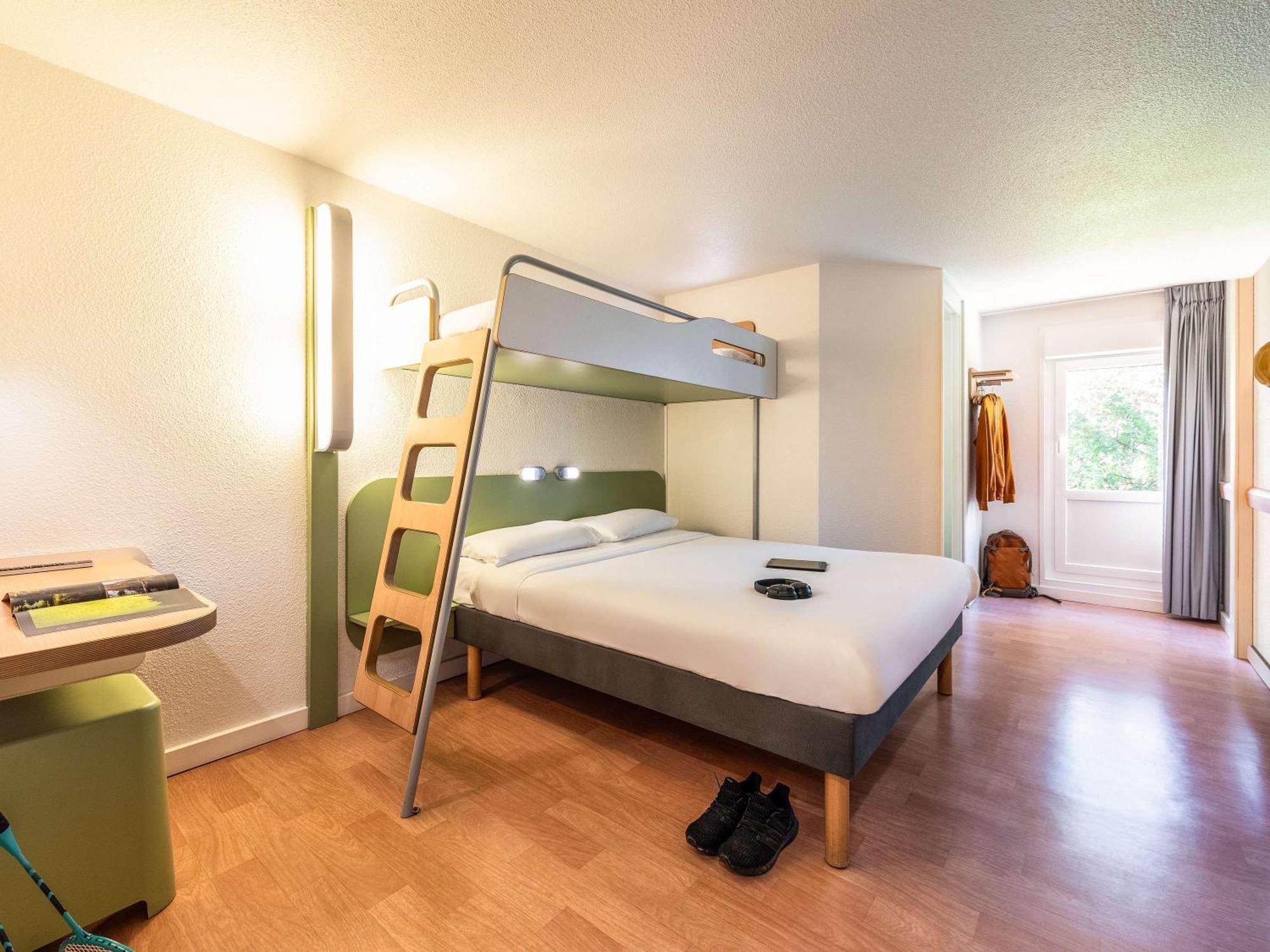 Ibis Budget Villefranche Limas Exterior foto