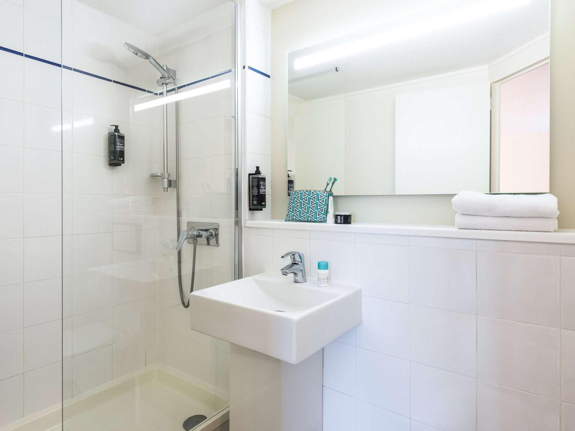 Ibis Budget Villefranche Limas Exterior foto