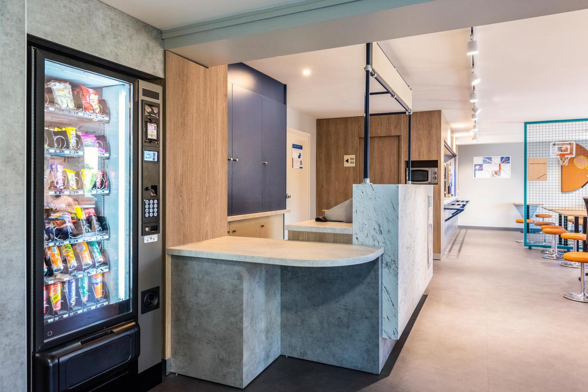 Ibis Budget Villefranche Limas Exterior foto