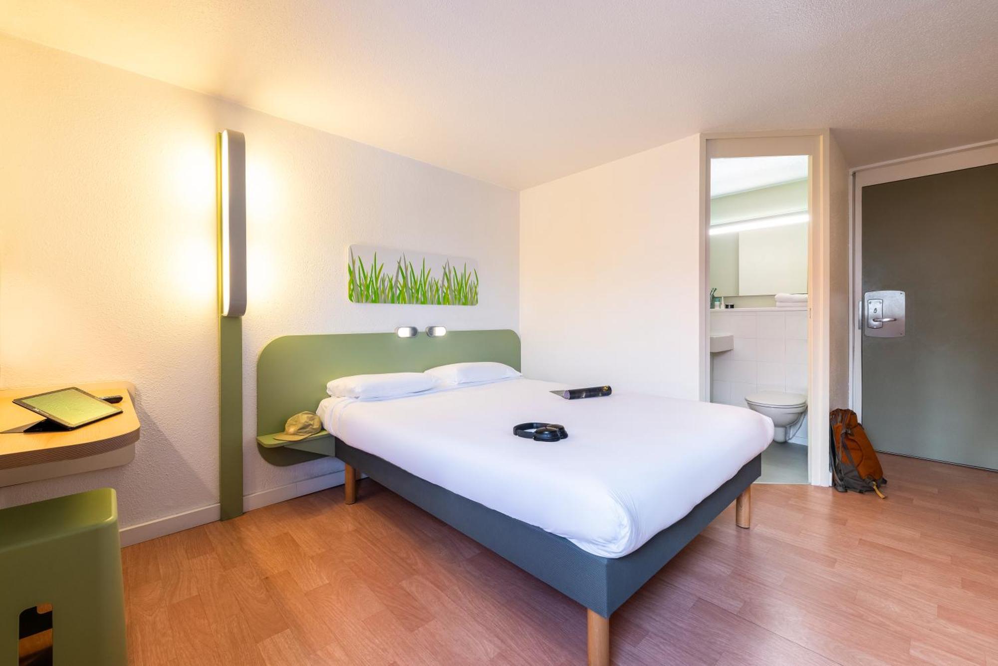 Ibis Budget Villefranche Limas Exterior foto