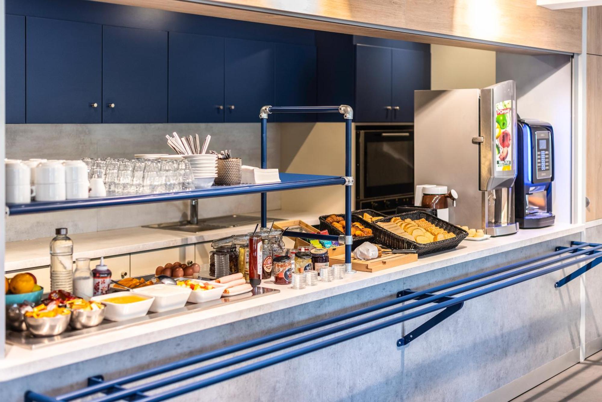 Ibis Budget Villefranche Limas Exterior foto