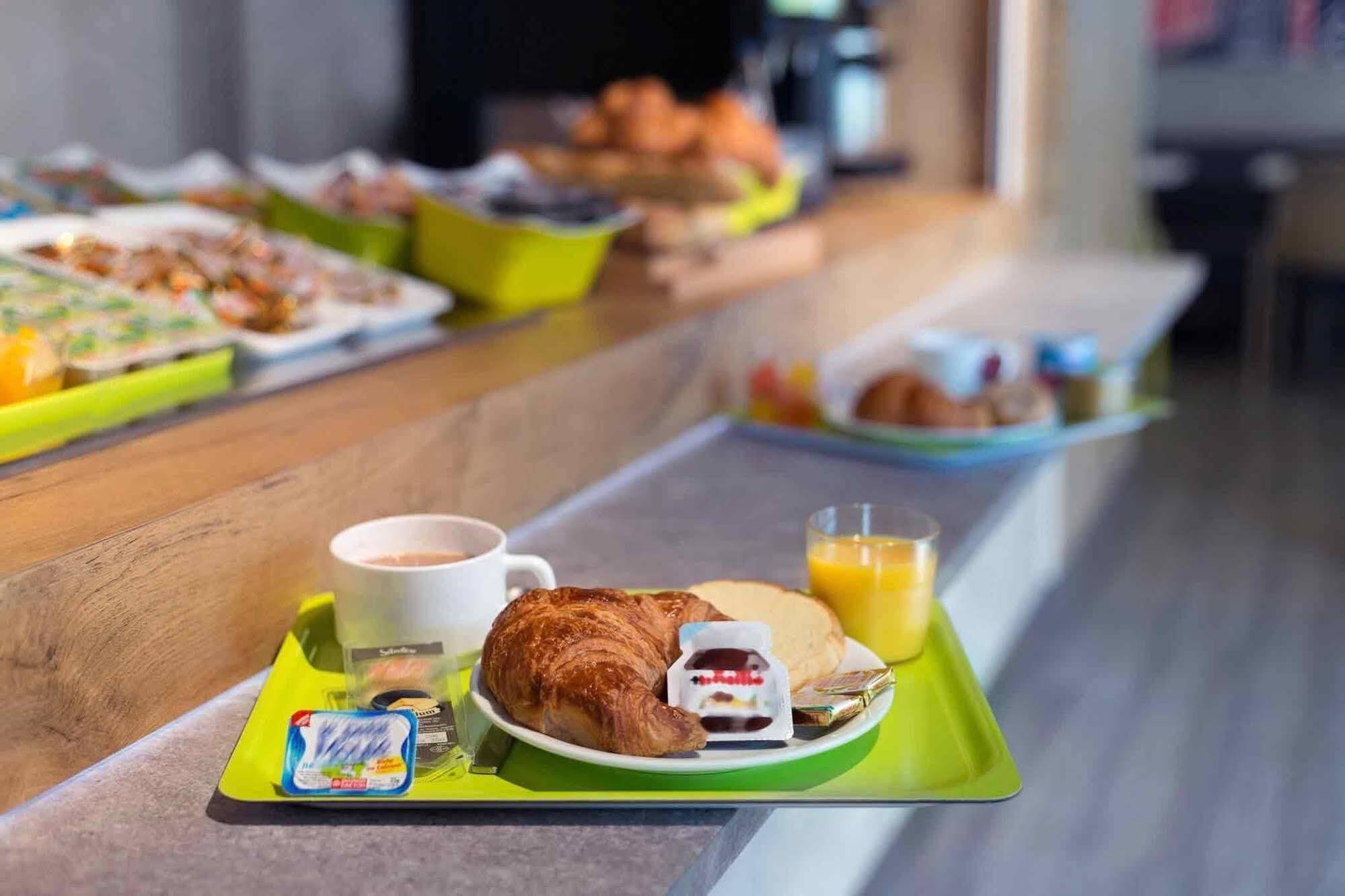 Ibis Budget Villefranche Limas Exterior foto